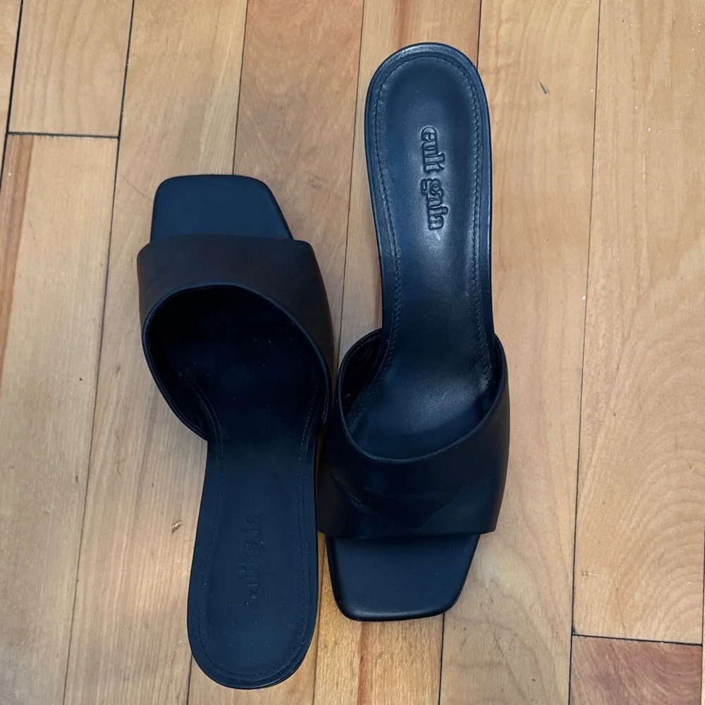 Cult Gaia Straw Slides - Picture 2 of 4